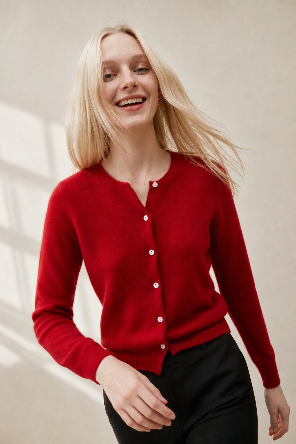 Anouk | Round Neck Pearl Button Cashmere Knit Cardigan