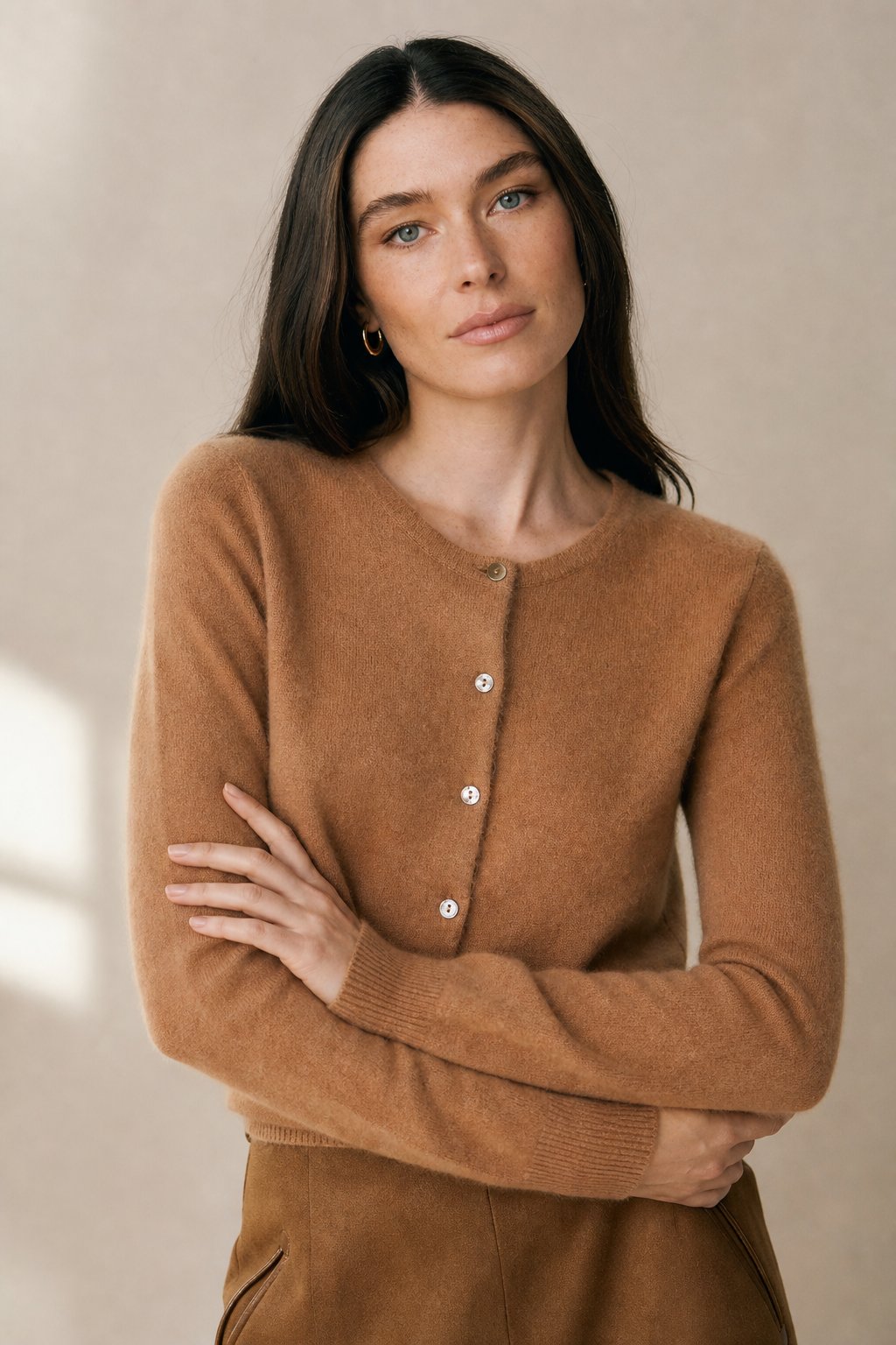 Anouk | Round Neck Pearl Button Cashmere Knit Cardigan - View 10