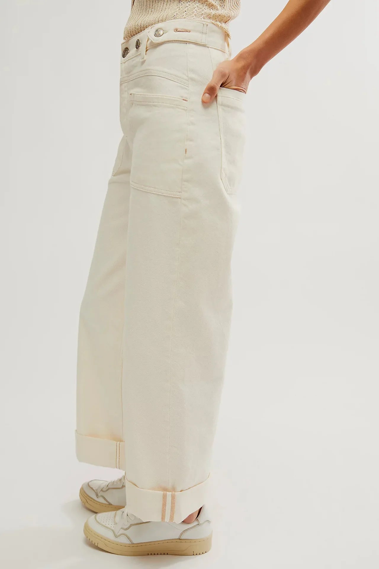 Noor | High Waist Patch Pocket Wide Leg Denim Jeans - View 15
